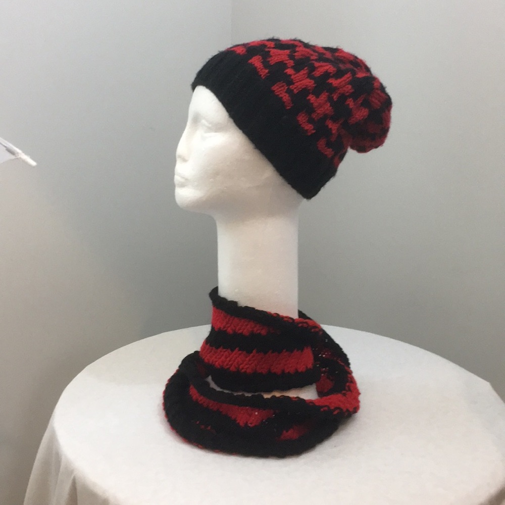 Houndstooth knitted hat /w cowl